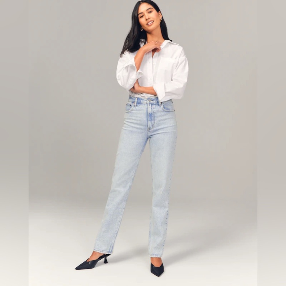 A&F Ultra High Rise 90s Straight Jean